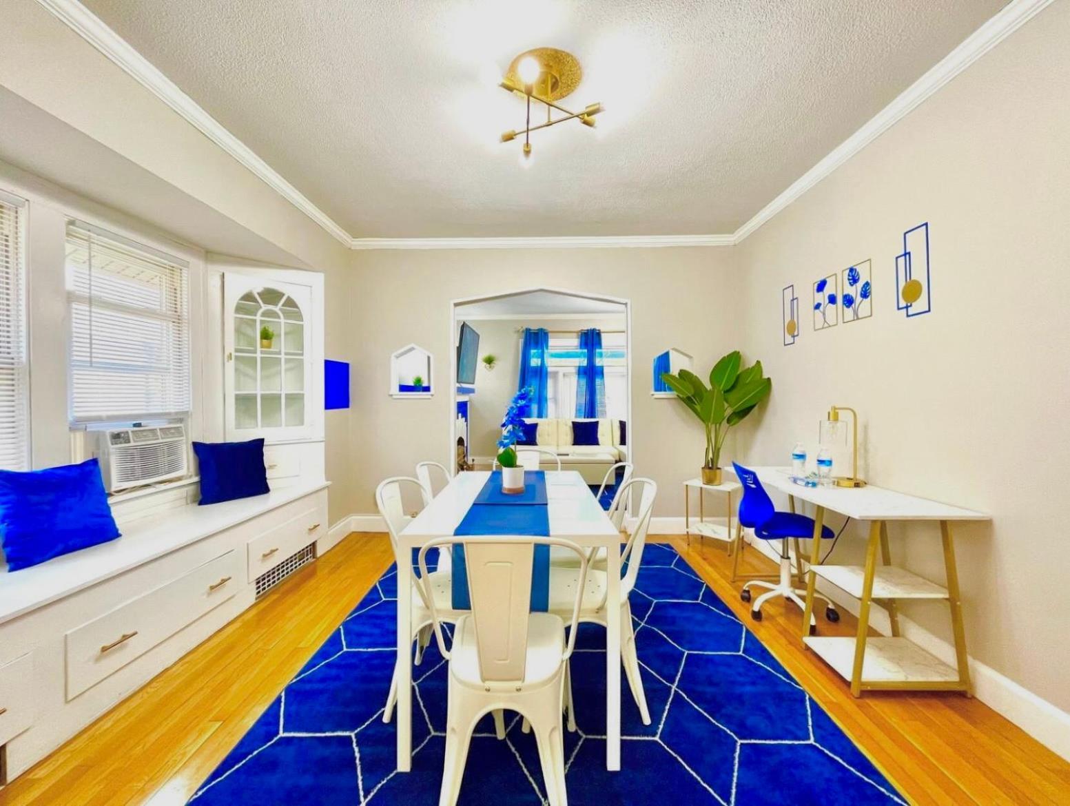 The Sapphire Haven - Your Old Brooklyn Oasis Awaits Families, Couples, Business Travelers Near Downtown With Parking, 300 Mb Wifi & Self Check-In Cleveland Extérieur photo