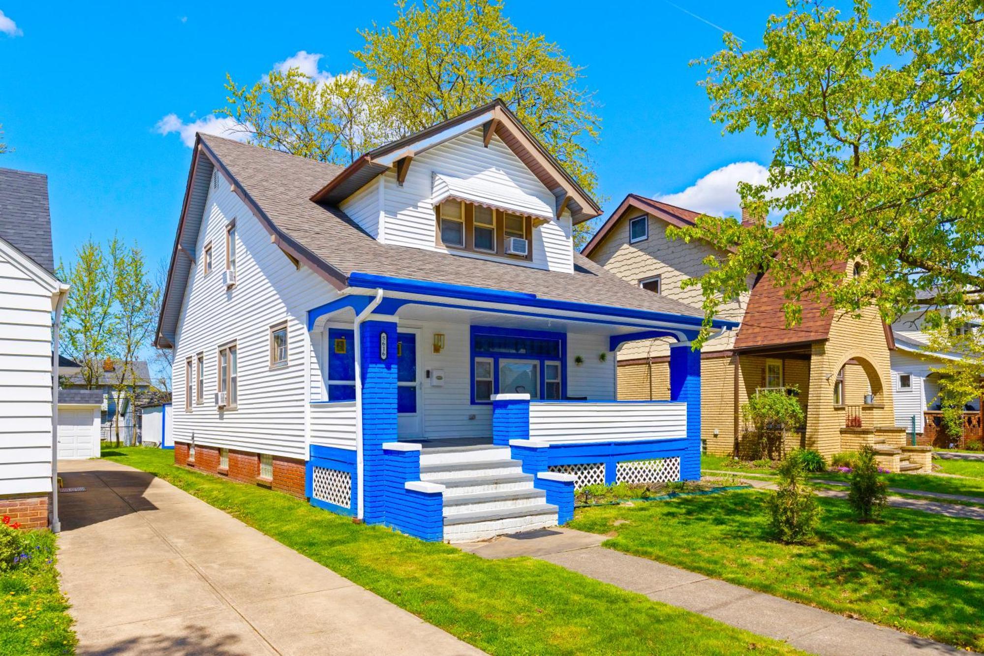 The Sapphire Haven - Your Old Brooklyn Oasis Awaits Families, Couples, Business Travelers Near Downtown With Parking, 300 Mb Wifi & Self Check-In Cleveland Extérieur photo