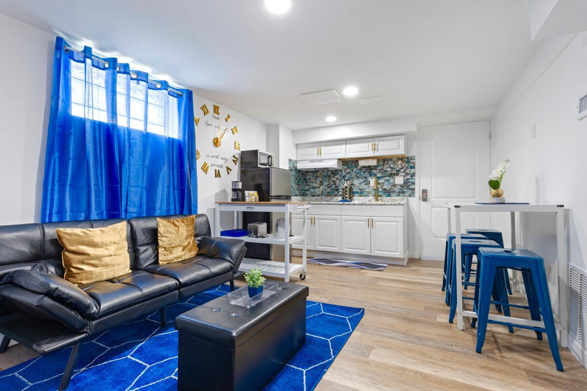 The Sapphire Haven - Your Old Brooklyn Oasis Awaits Families, Couples, Business Travelers Near Downtown With Parking, 300 Mb Wifi & Self Check-In Cleveland Extérieur photo